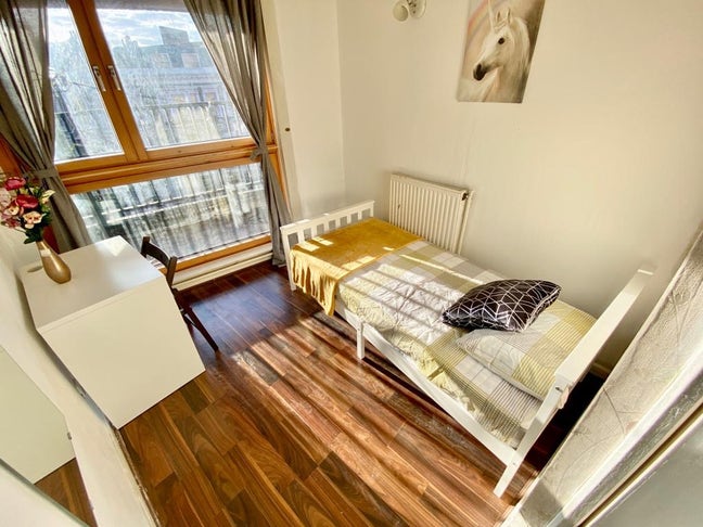Modern Single Room | King’s Road | Chelsea Main Photo
