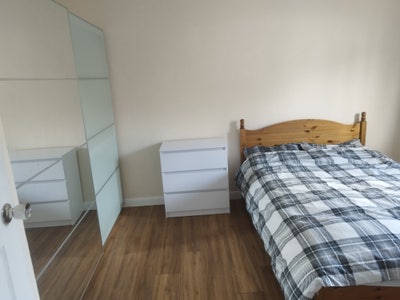 London Double room  short let  Main Photo