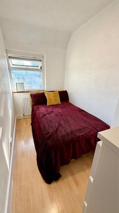 Plaistow, E13, Lovely 3 Bed House Available Now Main Photo