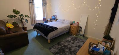 Spacious and bright Double Room in City Center Main Photo