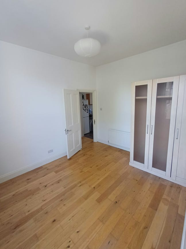 Spacious, bright room in 3-bed flat in Brixton Main Photo