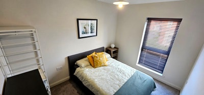 Modern double room, professional quiet household Main Photo