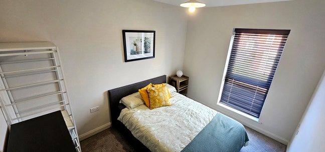 Modern double room, professional quiet household Main Photo