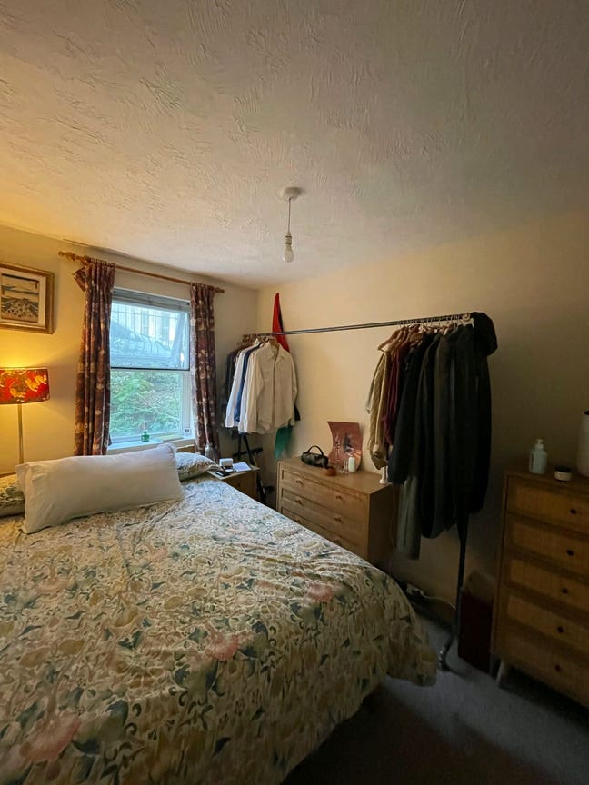 Small double with own bathroom in LGBTQ+ household Main Photo