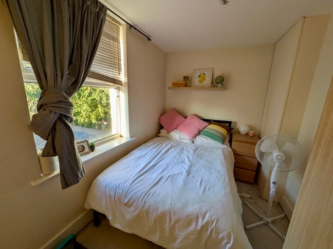 Double room available in Battersea 🏠 Main Photo