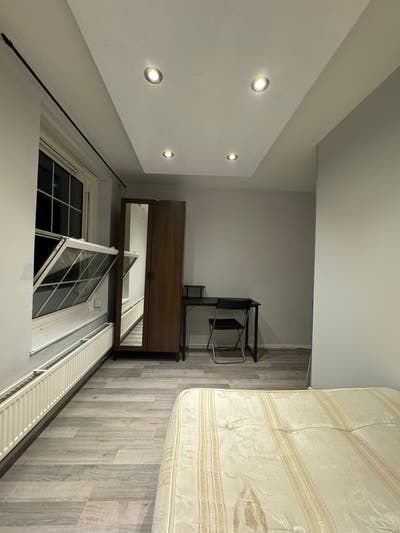Amazing double 5 minutes from Elephant & Castle! Main Photo