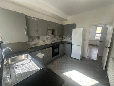2 Bedroom flat to Rent Edmonton N9 Main Photo