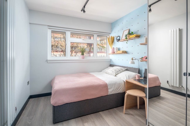 Ensuite Room | Fully Furnished - Bills Incld Main Photo