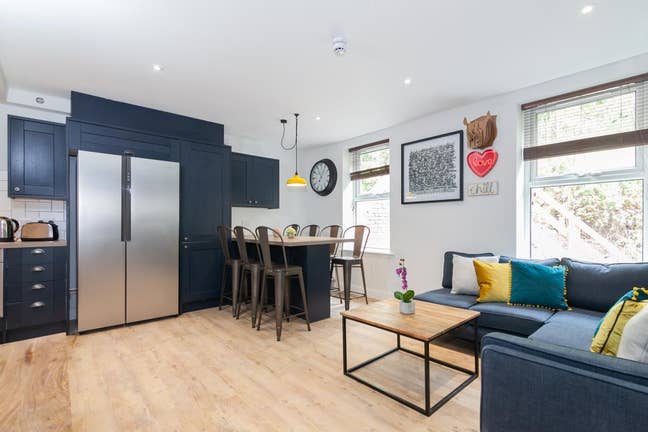 7 Bed Flat, Huddersfield HD1 , Avail Now Main Photo