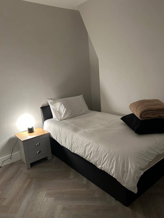 5 Doubles Limehouse No Deposit Universal Credit Al Main Photo