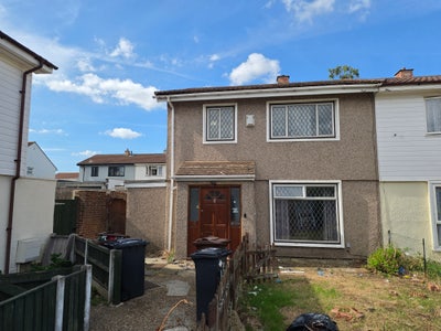 3 bedroom end terrace house Main Photo