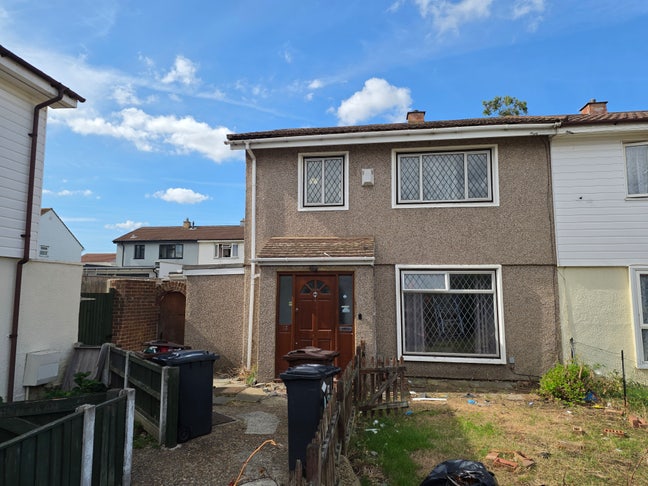 3 bedroom end terrace house Main Photo