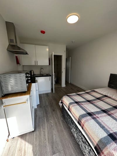 🏡 ✨ 2X Studio Flats to Let in Neasden Main Photo