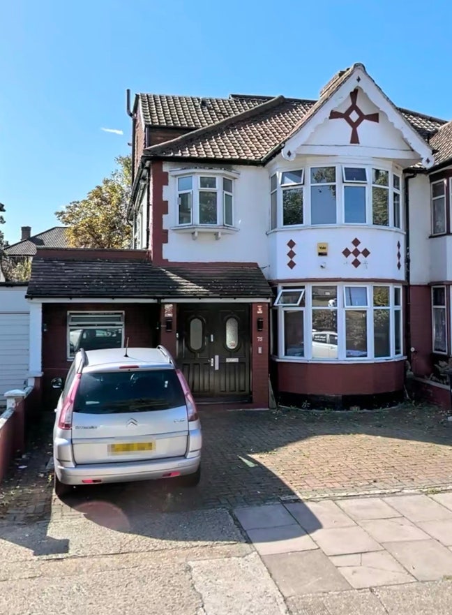Triple room for 3 friends - 100&pound; pw per person Main Photo