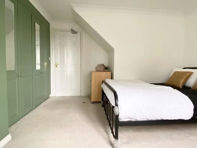 Beautiful Ensuite Room -7 mins to Hospital Main Photo