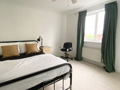 Beautiful Ensuite Room -7 mins to Hospital Main Photo