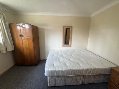 Furnished Double Room with Private Shower Main Photo