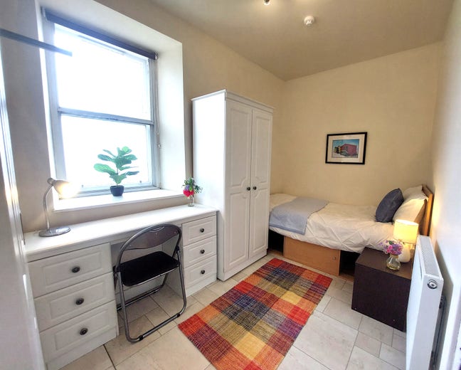 Ensuite single room nr town centre, parking Main Photo