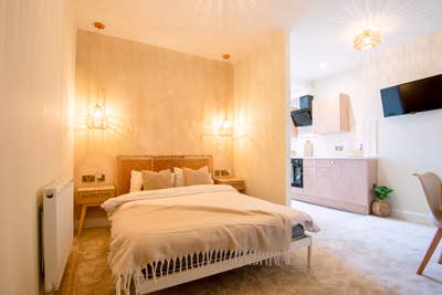 Brand New Studios and Ensuite Rooms  Main Photo