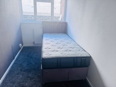 Share room with family everything is good  Main Photo