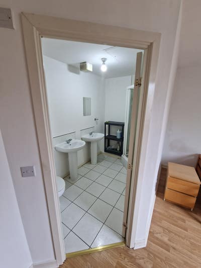 Spacious xtra large Ensuite Double Room in Slough Main Photo