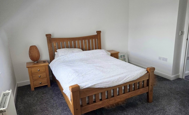 Top floor of 3 storey house for rent Main Photo
