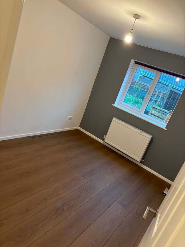 2 Private DB Rooms - Furnished+Parking+Garden Main Photo