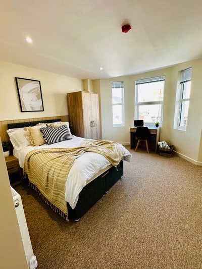 Luxury studio style/Ensuite/Kitchenette/Parking Main Photo