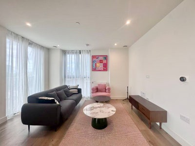 Modern Double Room with private bathroom  Main Photo