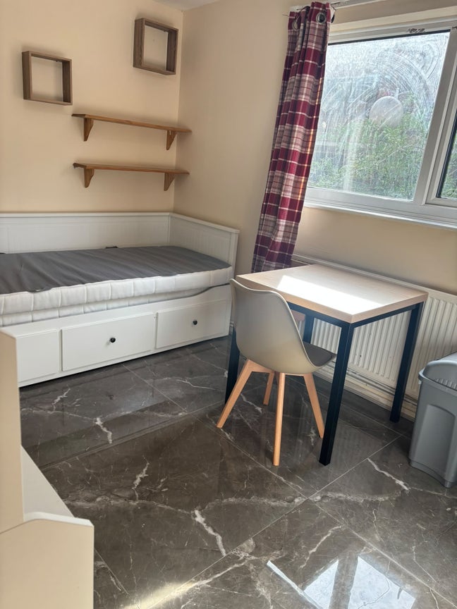 Lovely studio by Caledonian Station Main Photo