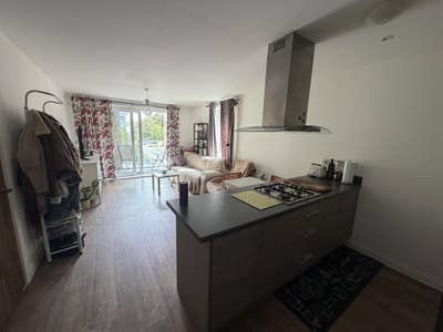 En suit to rent Main Photo