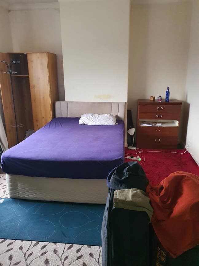 A very neat and furnished bedroom in a quiet area  Main Photo