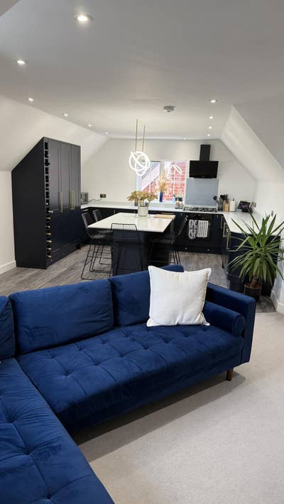 Double room in newly renovated 2-bed/2-bath PO15 Main Photo