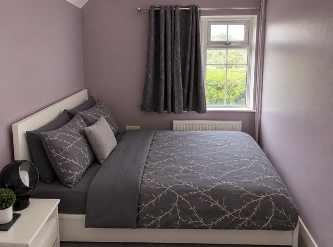 Large double  room mins walk from the station. Main Photo