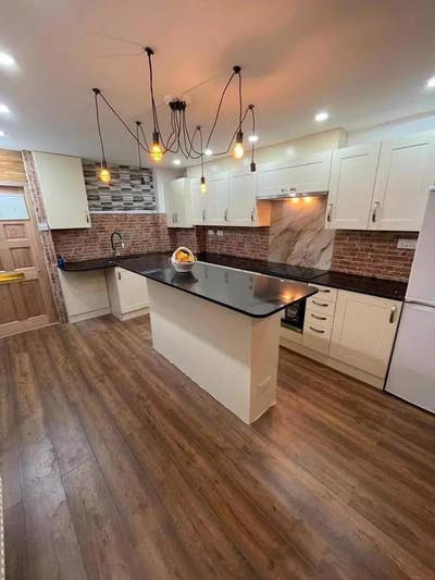 Studio flat with terrace access in London N15. Main Photo