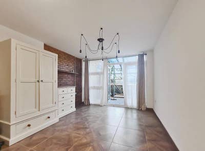 Studio flat with terrace access in London N15. Main Photo