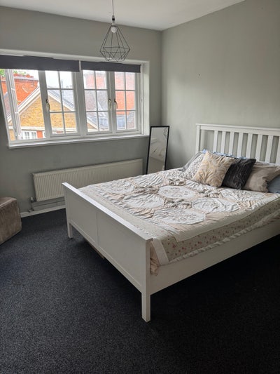 Bright and spacious double room.  Main Photo