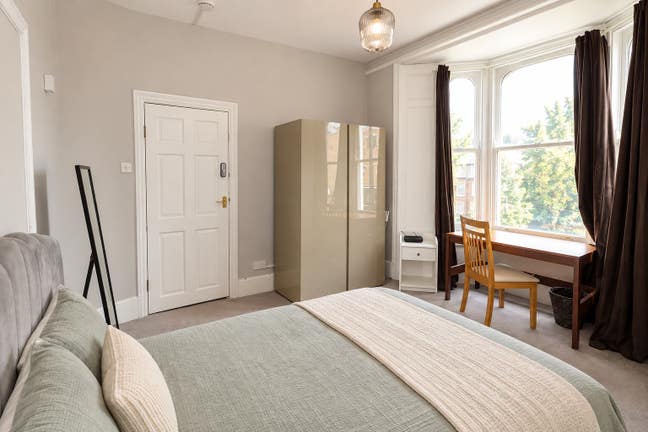 🔥 3 Rooms in Mile End | Central Line 1 Min | QMUL Main Photo