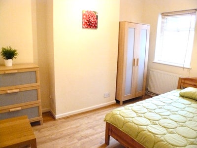 Super double room Town Centre 1 Oct  &pound;550/m Main Photo