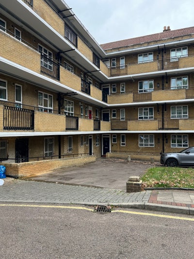 Spacious 4-Bedroom Flat (3 Rms Avails) SE21 Main Photo