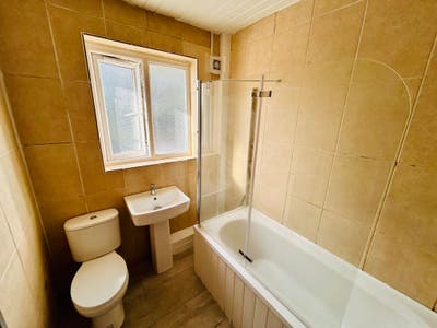 Double Room with a Private WC in Bromley | &pound;900  Main Photo