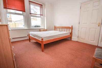 Rooms available in student home Main Photo
