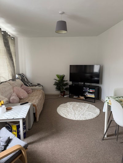 Room in bath, very close to the RUH  Main Photo