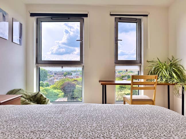 Beautiful Large Room with Views • De Beauvoir Town Main Photo