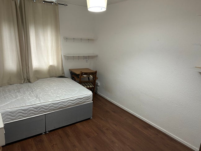 Large Size Room 2M Drive to City Center  Main Photo