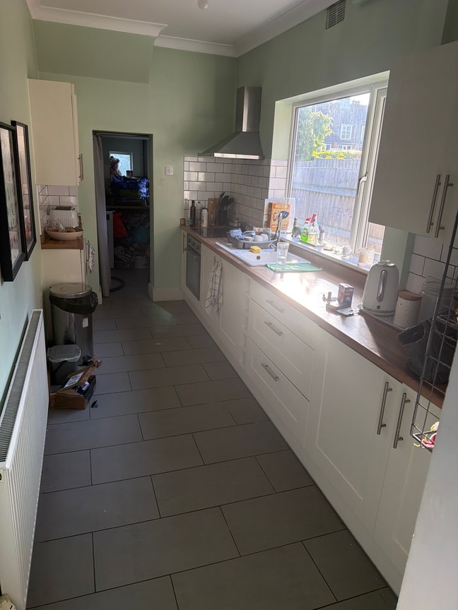 Spare room en-suite live out lanlord  Main Photo
