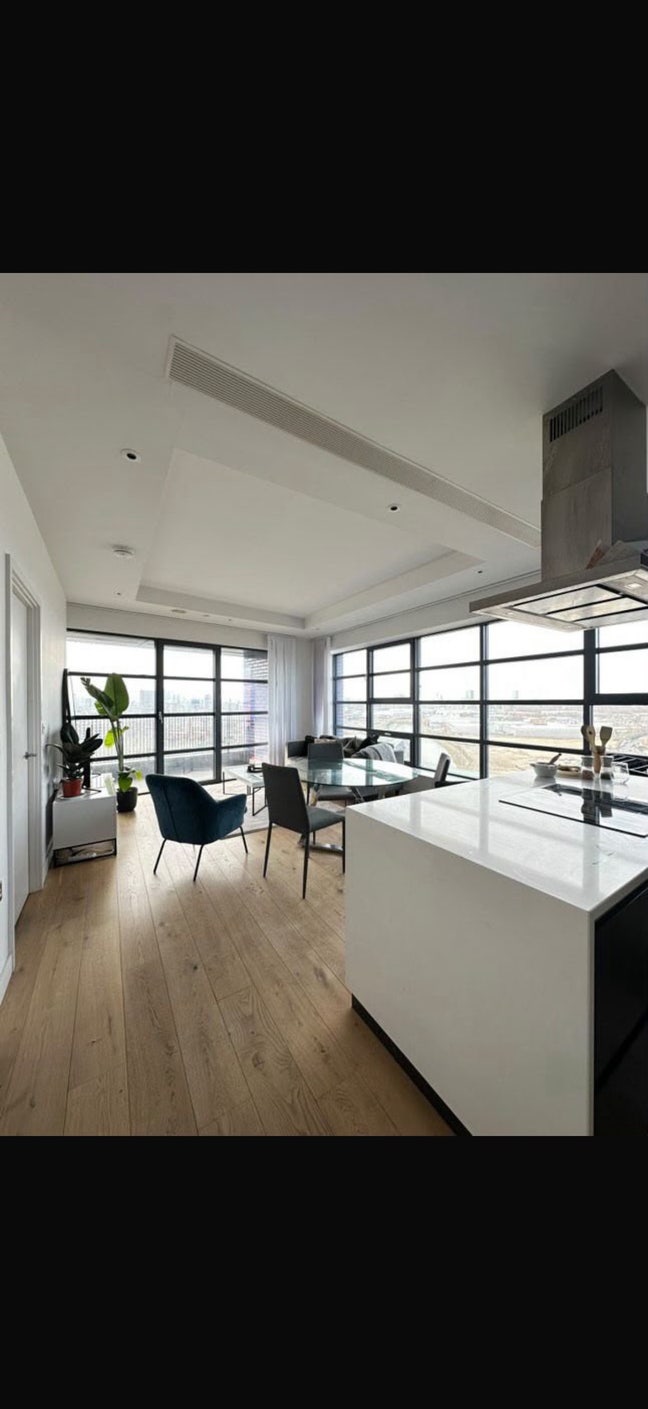Room available in luxury development in E14 Main Photo