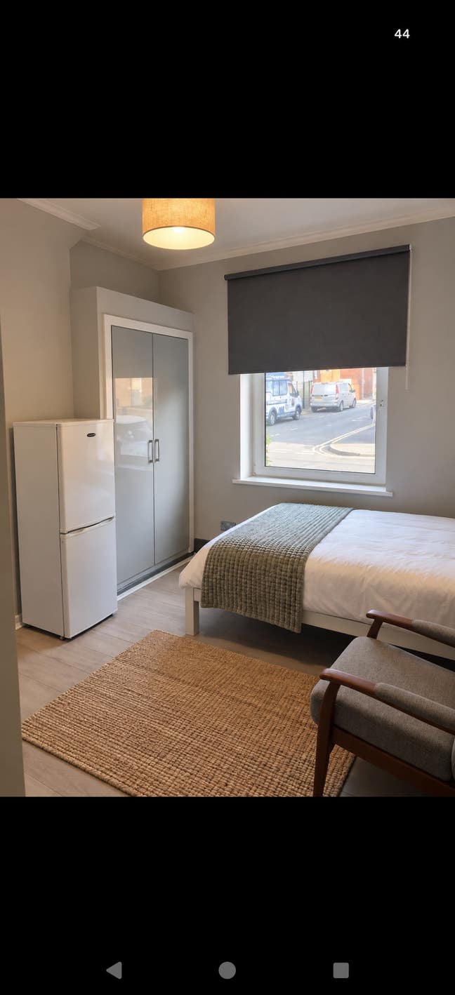 Large Ensuite room in Castleford Main Photo