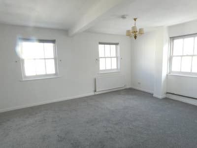 Newly decorated one bed spacious flat, Bow E3 Main Photo