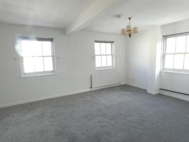 Newly decorated one bed spacious flat, Bow E3 Main Photo